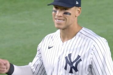Un lancer de 90,6 MPH au troisième et une balle de 112 MPH hors du parc pour @ thejudge44 !...
