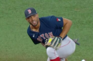 Le milieu de terrain @RedSox fait tous les jeux ce soir ! ...