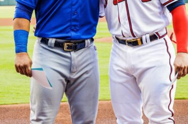 Moment sain !  Les frères @WilliamContreras42 et @WillsonContreras40 échangent...