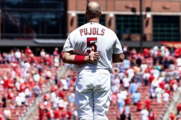 Départ à 1B pour les Cardinals pour la première fois depuis 2011 : @albertpujols....
