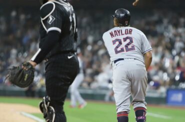 Josh Naylor termine une 9e manche de SIX-RUN avec un chelem pour égaliser le match!...