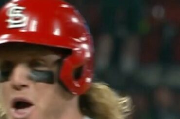 @aybaybader avec un inside-the-parker !  Et il s'enflamme !...