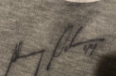 Est-ce que quelqu'un reconnaît cette signature ?  Un ami m'a envoyé ceci pour me demander si je savais de qui il s'agissait.  Très probablement un joueur des cardinaux mais il n'en est pas sûr à 100 %