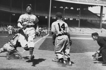 Les records de la MLB devraient changer par rapport à l'inclusion des statistiques des ligues noires alors que Josh Gibson célébrait