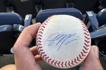 Aide pour l'identification des autographes (trouvée chez Yankees Mariners 5/22)