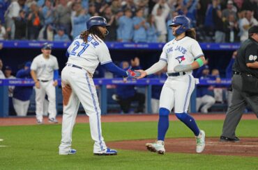 Les Blue Jays auraient déjà parlé aux équipes d'échanges à succès pour Bichette et Vlad Jr. 👀