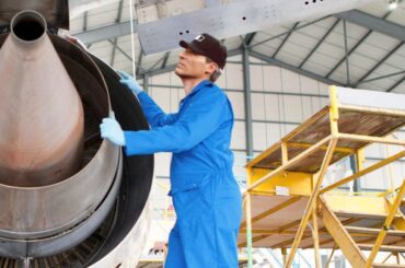 Angel Hernandez, à la retraite, obtient un nouvel emploi dans l'inspection des avions de Boeing