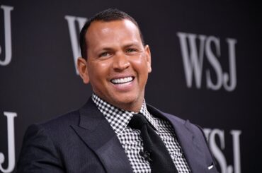 Alex Rodriguez revient sur une séance photo seins nus « embarrassante » avec ses coéquipiers des Yankees avec Derek Jeter