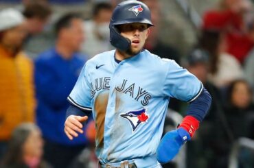 Les Jays font un échange !  Et c'est ...