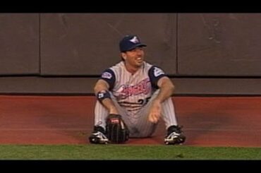 Jim Edmonds réalise une prise spectaculaire (10/06/97)