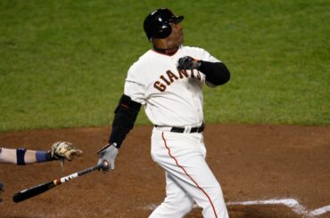 VIDÉO : Barry Bonds donne une version hilarante et épicée de la façon dont il se comporterait contre la légende de la Negro League, Satchel Paige : "Gone"