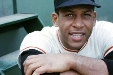 Les autres membres vivants du Temple de la renommée du baseball qui ont joué dans les années 1950 Orlando Cepeda, Sandy Koufax, Bill Mazeroski, Jim Kaat, Billy Williams et Luis Aparicio