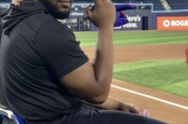 Vladdy Guerrero Jr. au cours des 6 derniers matchs depuis qu'il s'est coupé les cheveux : .483 au bâton, 5 HR, 34 TB, 19 RBI. Il est de retour, bébé !