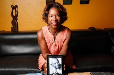 Une femme de St. Pete voit les statistiques de son père dans la Negro League entrer dans le courant dominant
