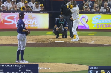 Que se passe-t-il avec le masquage derrière la maison dans le match Mariners / Padres ?