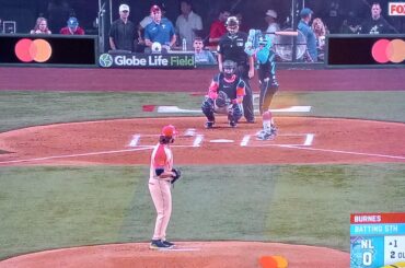 À ce stade, c'est comme regarder une publicité Mastercard, et ils l'interrompent avec du baseball.