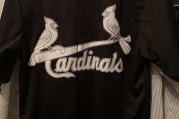 Est-ce que j'ai un maillot authentique ou une réplique ici ?