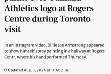 Billie Joe Armstrong (originaire de la région de la baie de San Francisco) laisse un message à John Fisher à Toronto.
