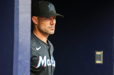 Jon Morosi suggère que Skip Schumaker soit parmi les trois principaux prétendants au poste de manager des White Sox, mais AJ Pierzynski fait également pression publiquement pour être candidat