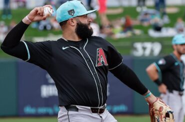 Le joueur de champ intérieur DFA des Marlins Emmanuel Rivera, rappelle le lanceur de relève droitier Adam Oller