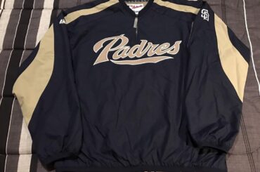 Vous recherchez cette veste Padres !!