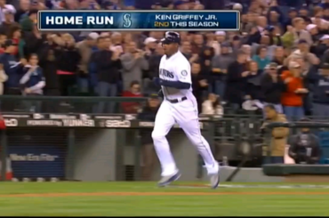 19 septembre 2000 - Ken Griffey Jr. frappe son 400e coup de circuit en tant que frappeur suppléant, devenant ainsi le premier joueur des ligues majeures à atteindre ce chiffre en tant que frappeur suppléant