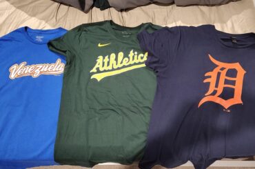 Vêtements de mauvaise qualité dans la boutique MLB.