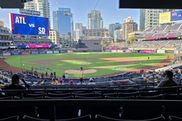 Peut-être que le meilleur homme gagnera, c'est parti bébé. ATL @ SD, baseball d'octobre c'est parti !!