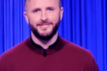À quoi ressemble le joueur Jeopardy ? J'ai essayé de demander à la famille et ils ont haussé les épaules et ont dit "en quelque sorte Matt Holliday ?"