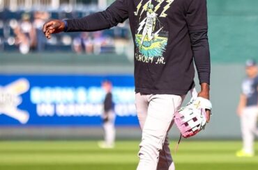 J'ai envoyé à Jazz Chisholm Jr. un maillot que j'ai confectionné et il le porte avant les 2 derniers matchs ! C'est assez dingue de voir un joueur de votre équipe préférée porter quelque chose que vous avez créé !