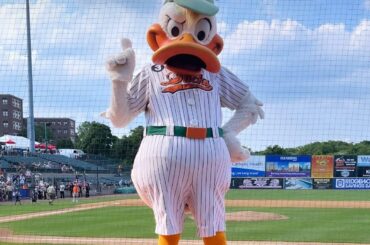 La société sportive des Texas Rangers acquiert les Long Island Ducks | Actualités économiques de Long Island