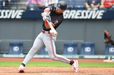 Un autre échange impliquant les Rocheuses a eu lieu. Les Twins ont échangé le joueur de champ intérieur Edouard Julien et le droitier Pierson Ohl aux Rocheuses. Le Minnesota reçoit le droitier de la Ligue mineure Jace Kaminska ainsi que des contreparties en espèces.