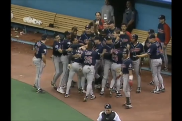 (Faits saillants) Les Baserunners de Cleveland marquent depuis le 2e but sur un lancer sauvage ou une balle passée