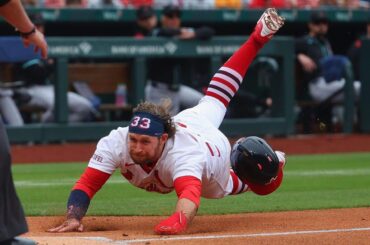 (Rome, Rosenthal) Les Red Sox de Boston restent l'une des cinq équipes engagées avec les Astros de Houston au sujet d'un échange contre Isaac Paredes. Une autre de ces équipes est les Pirates de Pittsburgh, qui cherchent toujours à améliorer leur troisième base après avoir raté Eugenio Suarez.