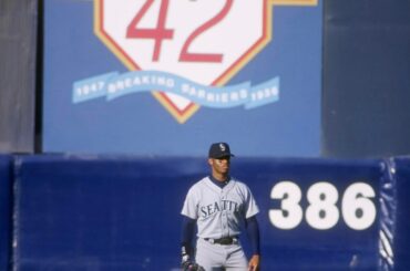 BHM : Ken Griffey Jr. est passé du n°24 au n°42 lors de la première journée Jackie Robinson, le 15 avril 1997. Dix ans plus tard, il a demandé la permission de porter à nouveau le numéro. Cela a conduit à une tradition du Jackie Robinson Day depuis 2009 – chaque joueur de la Ligue majeure porte le numéro 42 ce jour-là.