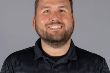 (Rill) Le receveur des Orioles Samuel Basallo s'est blessé lors d'un jeu de relais 9-4-2 au marbre. Il a marqué le coureur pour le retrait, mais est ensuite resté un moment et a été vérifié par l'entraîneur sportif en chef Scott Barringer. Basallo sort du jeu. Mais il a quitté le terrain.