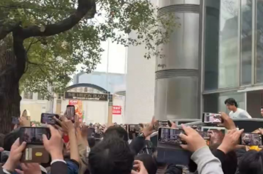 Ohtani monte rapidement dans un bus au Japon