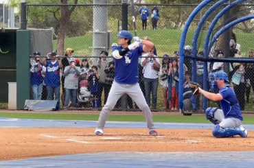 Alex Vesia est excité après avoir éliminé Shohei Ohtani sur des prises