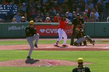 (Point culminant) Wilyer Abreu casse sa batte sur un check-swing