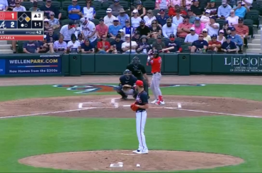 (Point culminant) Ceddanne Rafaela frappe un circuit de 400 pieds, son deuxième de la journée