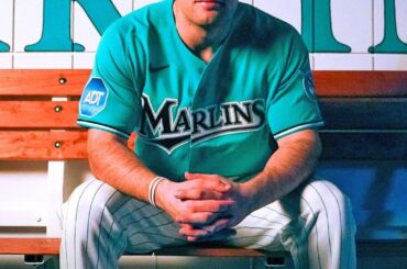 Ceux-ci devraient évidemment être leurs uniformes principaux