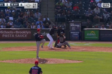 (Point culminant) Spencer Jones percute un HR dans le parking