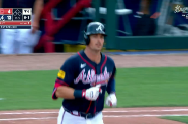 (Point culminant) Mike Yastrzemski frappe son deuxième circuit de la journée pour donner aux Braves une avance de 10 points