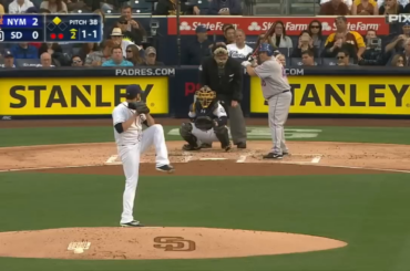 Bartolo Colon frappe son premier circuit en carrière contre James Shields à Petco Park pour donner aux Mets une avance de 4-0, et est accueilli par une pirogue vide.