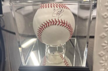 Jonathan Ornelas a signé Baseball