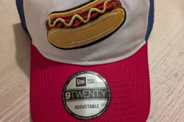 Article aléatoire de ma collection de baseball (jour 104 hors saison) Semaine du chapeau : Hot Dogs