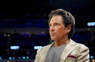 (Lin) Le propriétaire des Detroit Pistons, Tom Gores, mène une offre de groupe inédite pour les Padres de San Diego, qui pourrait finir par se vendre pour plus de 3,5 milliards de dollars, ce qui établirait un nouveau record de la MLB.