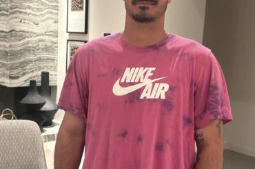 Nolan Arenado se décolore les cheveux en blond après avoir rejoint l'équipe de Porto Rico pour la WBC