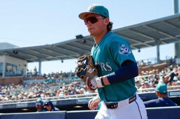 (Murray) Le meilleur espoir Colt Emerson et les Mariners de Seattle ont convenu d'une prolongation de contrat de 95 millions de dollars sur 8 ans. Le contrat contient une option de club de neuvième année, une clause de non-échange complète et des escalators qui peuvent le porter au nord de 130 millions de dollars.