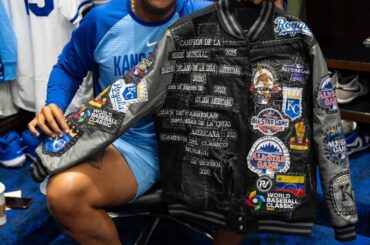 Salvador Perez a créé une veste personnalisée affichant ses réalisations professionnelles 🔥